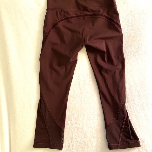 Lululemon Crop Yoga Pants! - Picture 4 of 7